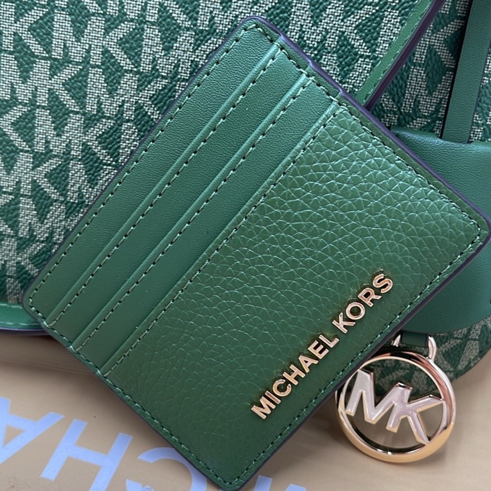 MICHAEL KORS
Large Pebbled Leather Card Holder Case
Fern Green 
NWT